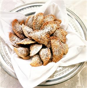 Calzoni ai ceci (chick-pea pasties, Italy)