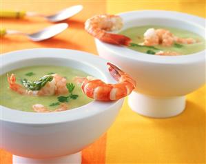 Creamed asparagus soup with shrimps