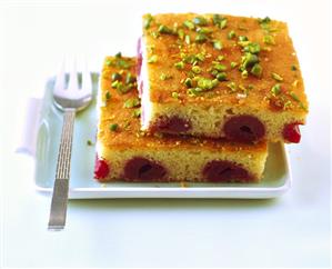 Quick cherry cake with chopped pistachios