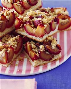 Plum cake with crumble