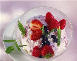 Cottage cheese with berries