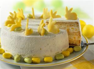 Sponge cake with mango bunnies and sugar eggs