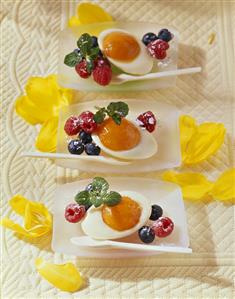 Egg-shaped cream and marzipan blancmange with apricot (2)