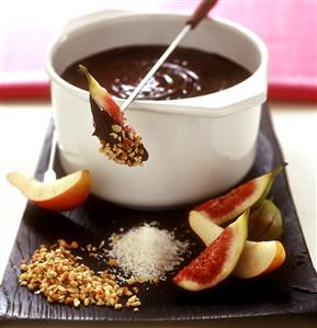 Chocolate fondue with fruit. Receta disponible TR