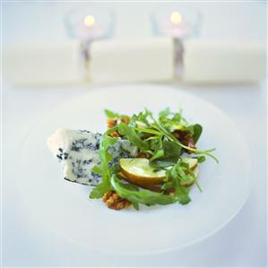 Blue cheese with pear, rocket and honey