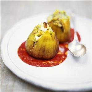 Stuffed figs with pistachio ice cream