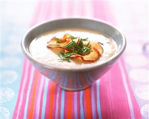 Apple and horseradish soup with chives