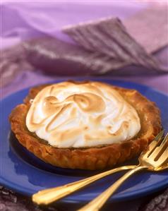 Lime and lemon tartlet with meringue topping