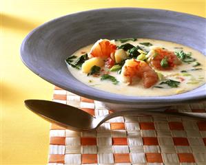 Creole soup with shrimps, vegetables and coconut milk