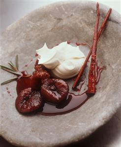Figues a la crème (marinated figs with cream)