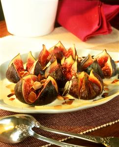 Baked figs in vanilla and almond whip