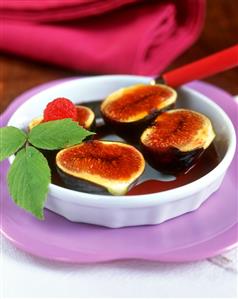 Caramelised fig halves in red wine sauce