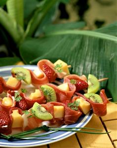 Ham kebabs with cheese and fruit