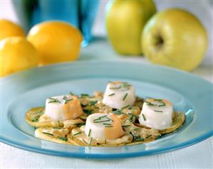 Scallop surimi with stewed apples