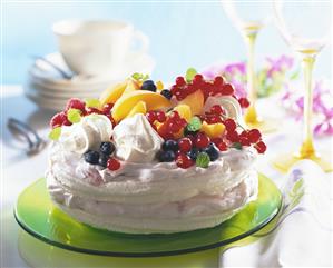 Meringues with raspberry cream and fresh fruit (1)