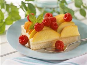 Vanilla sponge slice with peaches and raspberries