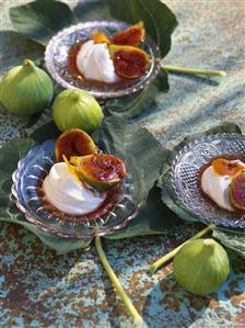 Figues au chèvre (braised figs with fresh goat's cheese)