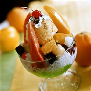 Ice cream sundae with fruit and sago cream (China)