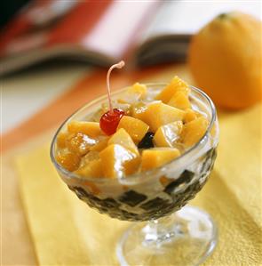 Mango cream with pieces of fresh mango