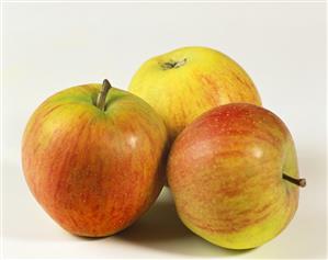 Three Rubinette apples