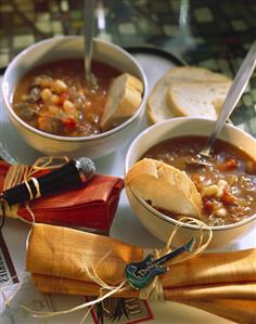 Beef and bean stew, 60's style decorations (2)