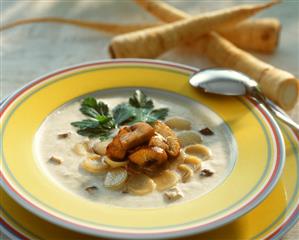 Hamburg parsley soup with mushrooms