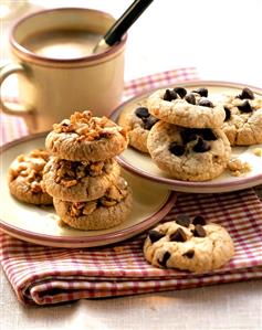 Chocolate chip cookies and peanut cookies (from USA)