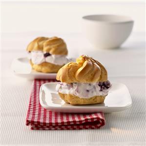 Cream puff with cherry cream