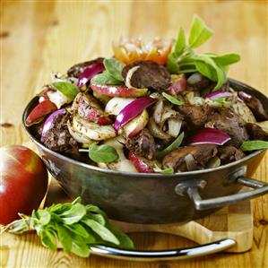 Pan-cooked chicken liver dish with apples and onions