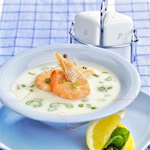 Creamed potato soup with shrimps