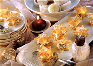 Puff pastry stars filled with chocolate cream