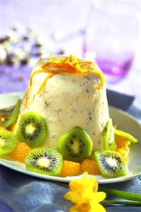 Pasha (Polish quark dessert) with kiwi fruits and mandarins