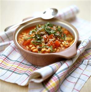 Vegetable stew with pasta and bacon