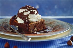 Piece of brownie with vanilla ice cream & chocolate sauce (USA