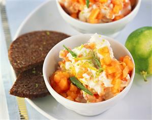 Papaya quark with pumpernickel