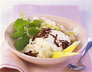 Pear quark with chopped chocolate