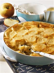 Ofenschlupfer (bread roll pudding with apple)