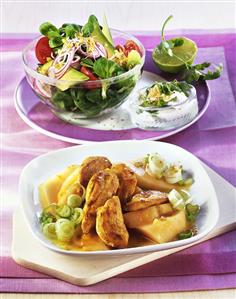 Chicken with melon and leeks, salad