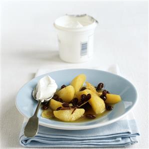 Apple compote with cinnamon, raisins and natural yoghurt