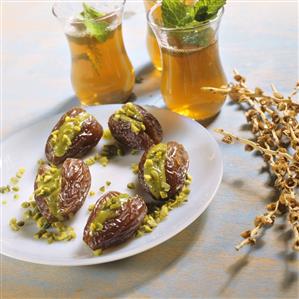 Stuffed dates with black tea