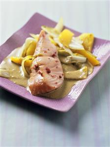 Salmon on chicory and pineapple