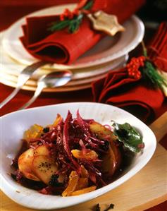 Red cabbage with currants and apricots