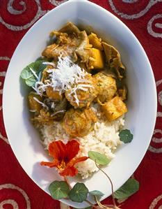 Meat curry with mango and rice