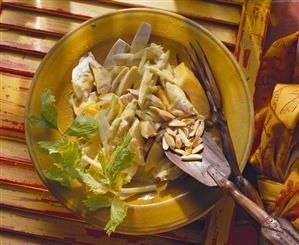 Poultry salad with papaya and almonds