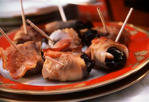 Bacon rolls stuffed with plums & almonds on skewers (3)