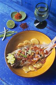 Fish with diced vegetables, banana slices and lime