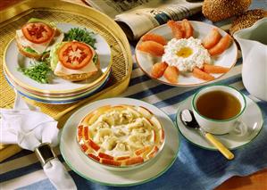 Cream cheese with grapefruit, banana muesli, ham roll (3)