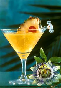 Drink: Pineapple Daiquiri with rum, pineapple juice & slice