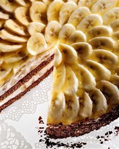 Banana gateau with banana slices & flaky chocolate edge