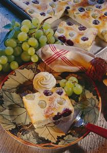 Grape cake with icing sugar and whipped cream (2)
